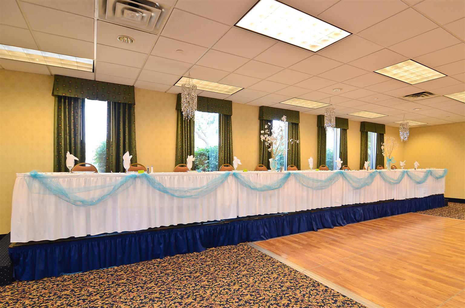 Wyndham Garden Kenosha Harborside Hotel Restoran gambar