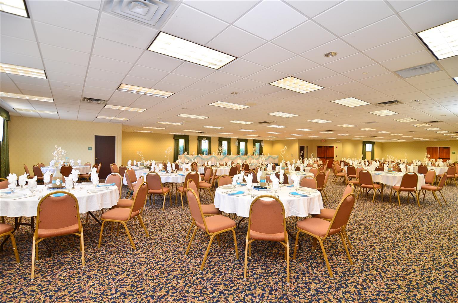 Wyndham Garden Kenosha Harborside Hotel Restoran gambar