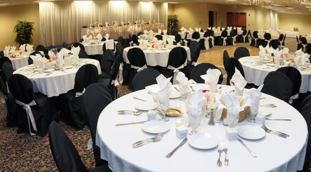 Wyndham Garden Kenosha Harborside Hotel Restoran gambar